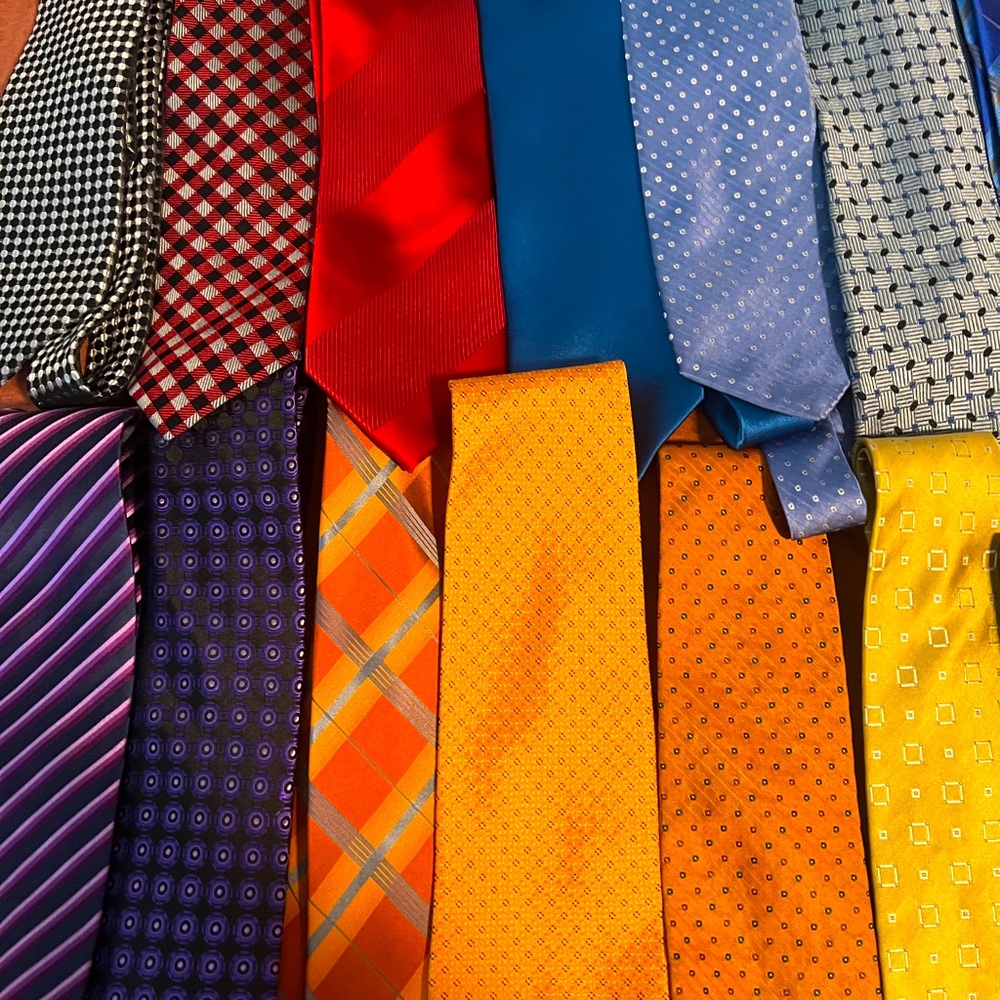 Bundle of 20 men’s ties. All different colors. some skinny some regular.